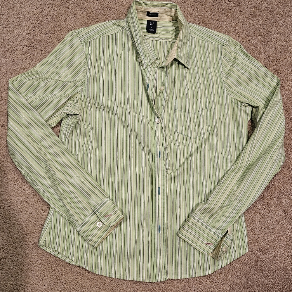 Gap womens button down shirt.